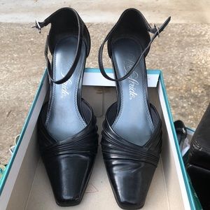 Life Stride dress shoes